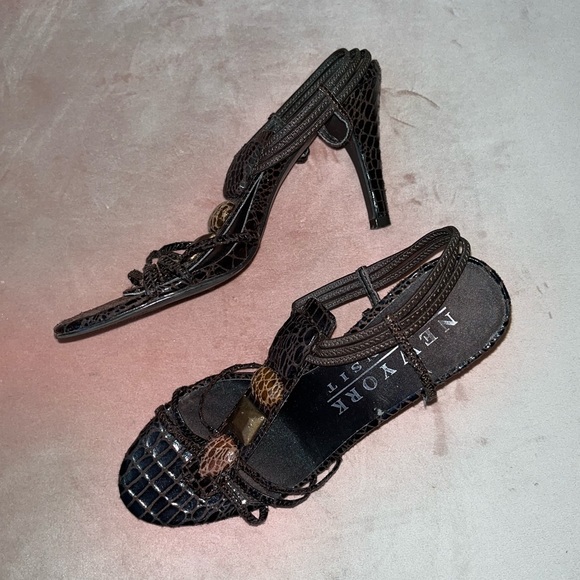 New York Transit Brown Heels - Picture 2 of 8